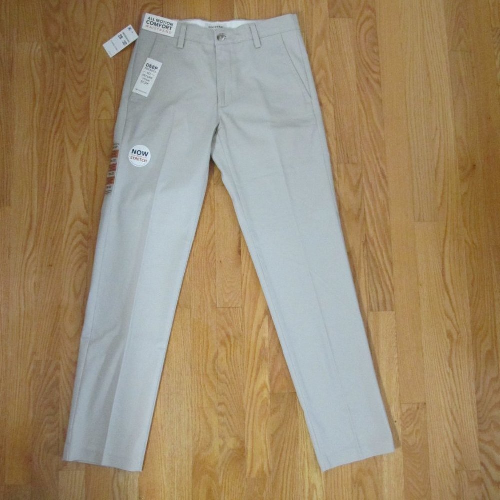 DOCKERS MENS SIZE 28 X 30 PANTS EASY KHAKI BEIGE SLIM FIT ALL MOTION COMFORT NWT
